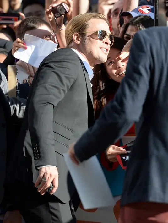 Di tengah kesedihannya, pria yang baru saja merayakan ulang tahunnya ini tetap menuai harapan akan ada perubahan keputusan dari seorang Jolie. Ia berharap Jolie akan memberi tambahan waktu padanya. (AFP/Bintang.com)