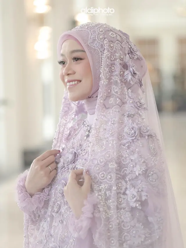 6 Potret Detail Makeup dan Busana Lesty Kejora saat Pengajian, Memesona