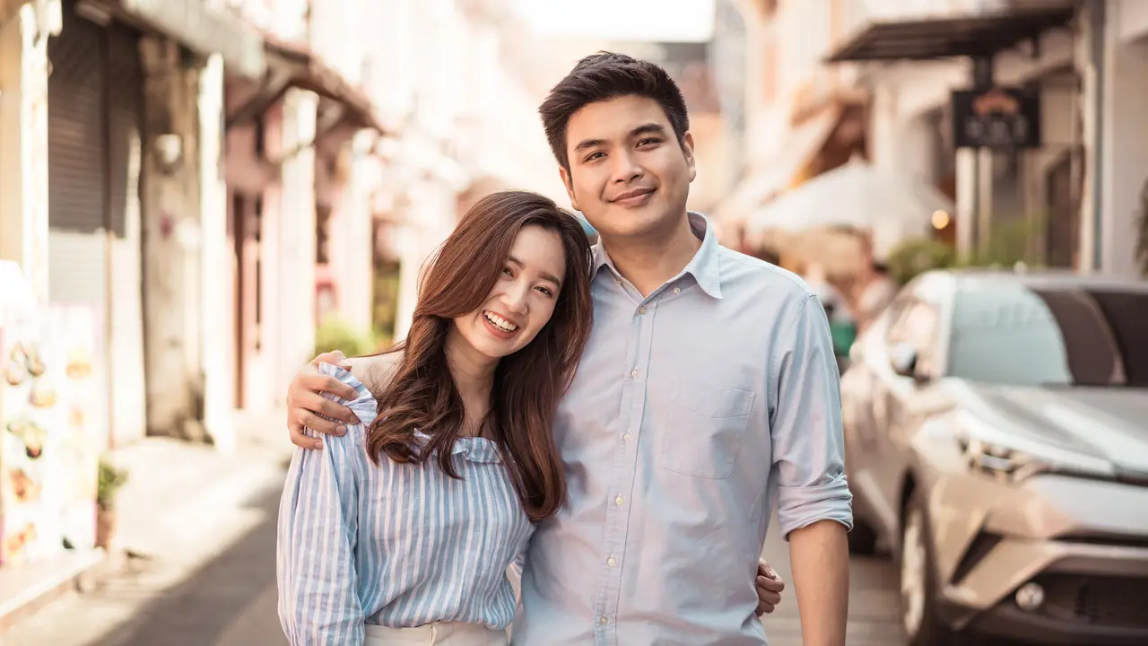 perempuan dan pasangan maret 4