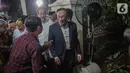 Mantan Wakil Perdana Menteri Malaysia, Datuk Sri Anwar Ibrahim menyambangi kediaman almarhum Presiden ke-3 RI BJ Habibie di kawasan Kuningan, Jakarta Selatan, Rabu (9/10/2019). (Liputan6.com/Faizal Fanani)