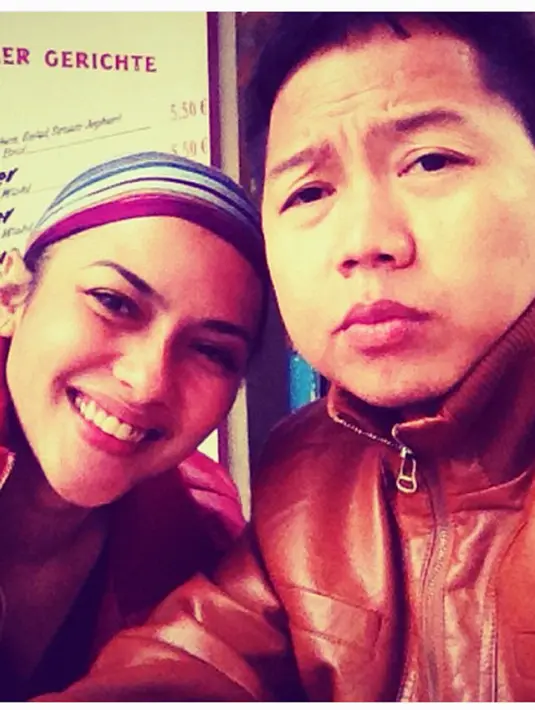 Menurut Humas Pengadilan Agama Depok, pasangan penyanyi Sandhy Sondoro dan Ade Sechan resmi bercerai sejak 29 Februari 2016 lalu. (Instagram/@mssechan)