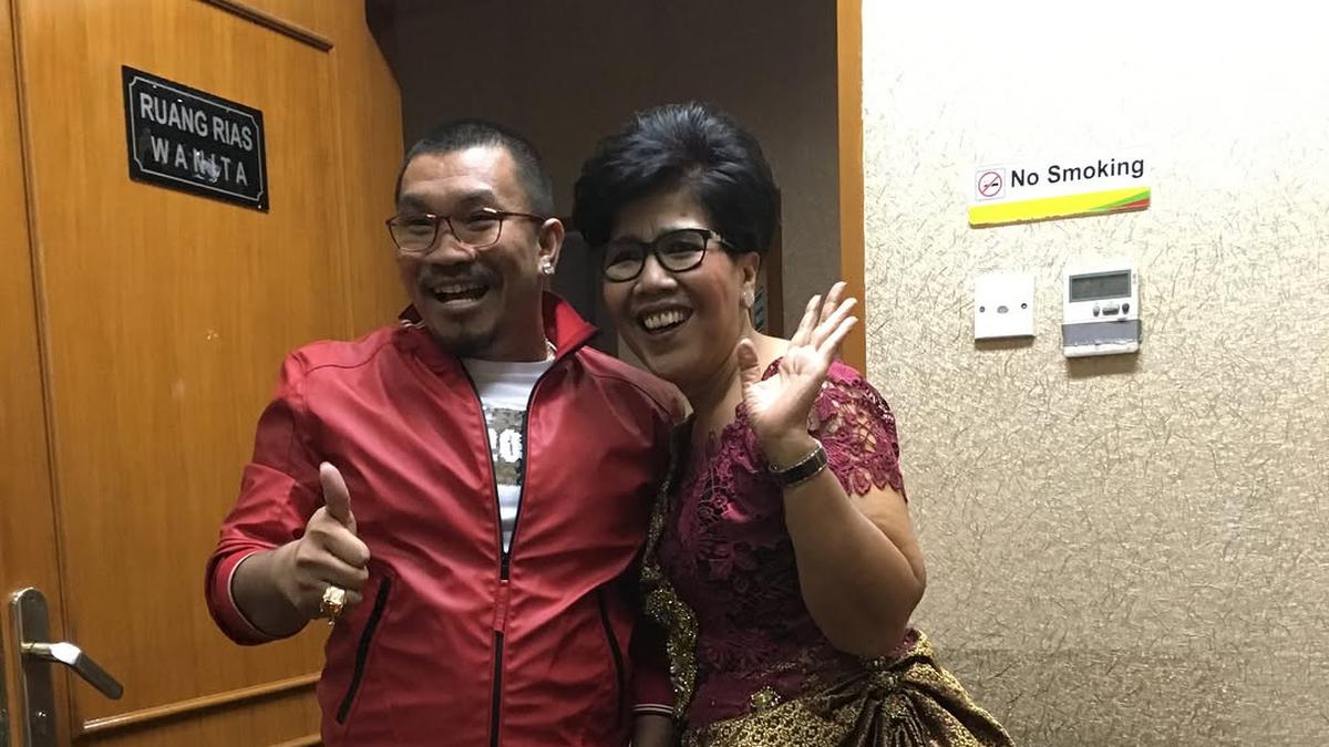 Galeri Foto Rita Butar Butar Pakai Dress Brokat, Busananya Selalu Maksimal saat Bernyanyi