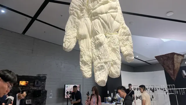 Hohhot, Mongolia Dalam dijumpai pula Taman Patung Internasional yang terdiri dari kompleks seni.