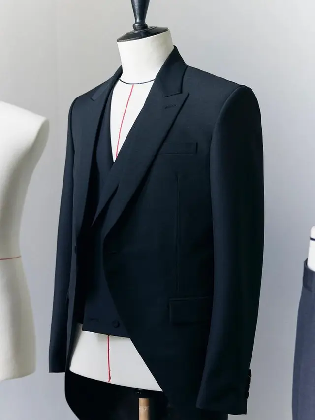 Setelan jas Pangeran Harry