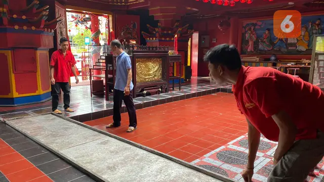 Persiapan sambit Imlek 2024 di Vihara Widhi Sakti Kota Sukabumi (Liputan6.com/Fira Syahrin).