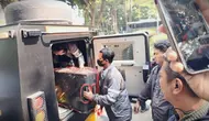 Emas Batangan 74 Kg Diangkut Kendaraan Taktis dan Dikawal Brimob