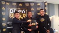 CEO Dewa United Kevin (kiri), Kashartadi (tengah), dan COO Rendra Soedjono (kanan). (Bola.com/Hendry Wibowo)