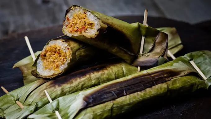 Lemper bakar./Copyright shutterstock.com