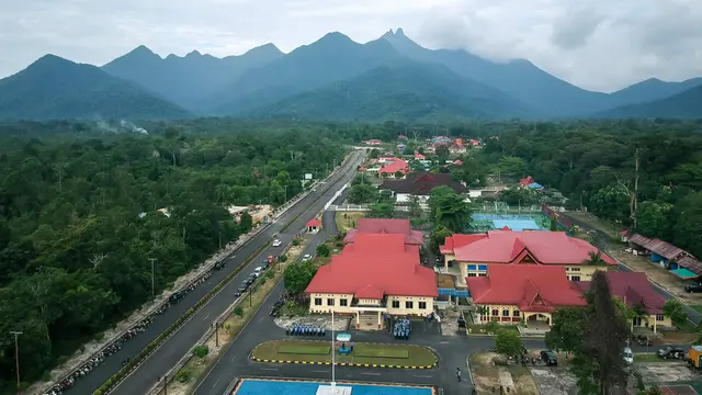 Gunung Daik.