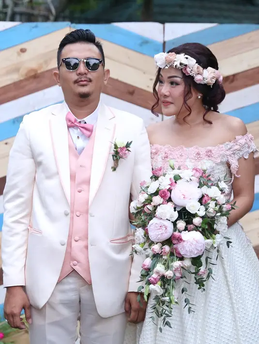 Tidak hanya Saugi saja yang merasa lega usai memperistri Chef Aiko. Namun wanita kelahiran Medan 6 Mei 1989 itu juga mengaku lega dan sangat senang. (Nurwahyunan/Bintang.com)