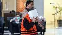 Terdakwa swasta/debitur Koperasi Simpan Pinjam Intidana (ID) Heryanto Tanaka saat akan menjalani sidang lanjutan di Gedung KPK, Jakarta, Jumat (16/6/2023). Heryanto Tanaka menjalani sidang lanjutan perkara dugaan menyuap tersangka Hakim Mahkamah Agung (MA) Sudrajad Dimyati terkait pengurusan perkaranya di MA. (Liputan6.com/Faizal Fanani)