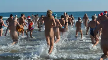Kota Cap d’Agde di Perancis juga disebut kota telanjang. Di kota ini semua orang diberi kebebasan untuk tidak mengenakan sehelai benang pun saat bepergian. Mereka merasa seolah kembali dan menyatu dengan alam.(magnusmundi.com)