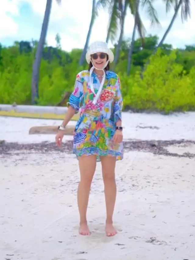 6 Gaya Liburan Luna Maya di Pulau Rote, Santai Bareng Maxime Bouttier