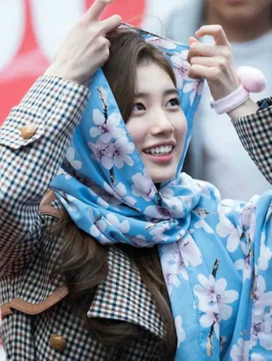 Wanita berwajah cantik ini tidak sungkan untuk menyuruh penggemarnya melakukan hal tersebut. (Foto: instagram.com/suzyforver)