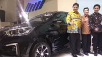 Menteri Perindustrian (Menperin) Airlangga Hartarto mengunjungi GIIAS Surabaya 2019 (Dian/Liputan6.com)
