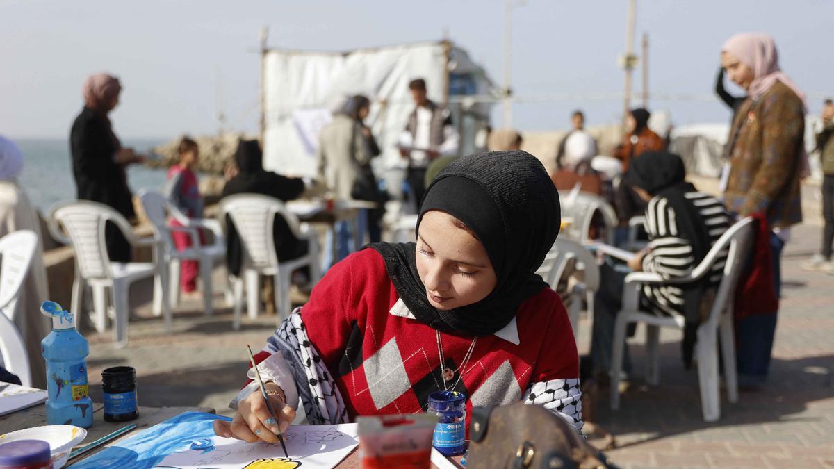 Bernapas dan Melukis Bangun Kembali Kepercayaan Diri serta Harapan Anak-anak di Gaza