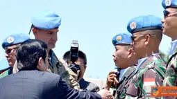 Citizen6, Lebanon: Penyematan medali dilaksanakan secara simbolis oleh FC UNIFIL didampingi Duta Besar Indonesia yang berkuasa penuh untuk Lebanon Drs. Dimas Samudro Rum kepada para Komandan jajaran Konga. (Pengirim: Badarudin Bakri).