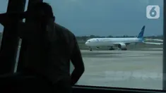 Pesawat Garuda berada di landasan pacu Terminal 3, Bandara Soekarno Hatta, Banten, Rabu (17/11/2021). Maskapai Garuda Indonesia akan menutup 97 rute penerbangannya secara bertahap hingga 2022 mendatang bersamaan dengan proses restrukturisasi yang tengah dilakukan. (Liputan6.com/Angga Yuniar)