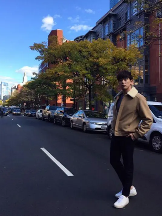 Eric Nam dan Solar Mamamoo memang beradegan romantis di serial We Got Married ini. Seperti salah satunya adalah sebuah cuplikan di salah satu episode dimana keduanya tampak menaiki kapal pesiar mewah. (Instagram/realericnam)