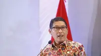 Kepala Eksekutif Pengawas Pasar Modal, Keuangan Derivatif dan Bursa Karbon Otoritas Jasa Keuangan (OJK) Inarno Djajadi dalam sambutannya pada Seminar Nasional dengan tema “Pengurangan Emisi Gas Rumah Kaca dan Peluang Perdagangan Bursa Karbon di Indonesia” yang diselenggarakan di Surabaya, Senin (31/7/2023). Dok OJK