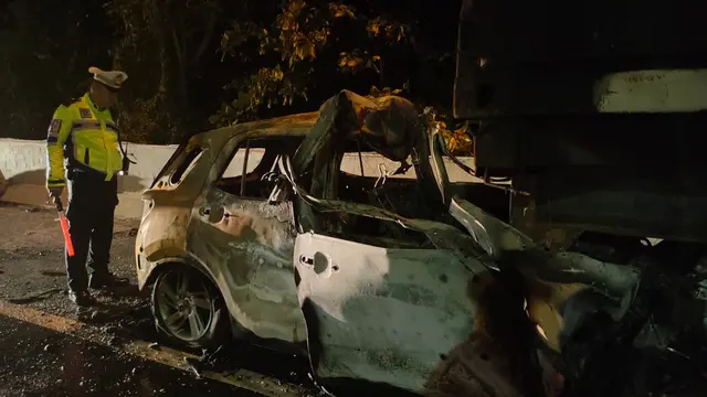 Mobil terbakar