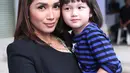 Meski buah hatinya sempat diakui oleh orang tak dikenal, Ussy Sulistiawaty tak kapok untuk tetap mengunggah foto-foto perkembangan anak-anaknya di akun media sosial miliknya. (Nurwahyunan/Bintang.com)