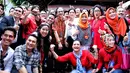Foto bersama artis senior dan junior yang hadir dalam acara pemilihan Ketua Umum PARFI 56  di kawasan Kemang, Jakarta Selatan, Sabtu (1/10/2016). (Adrian Putra/Bintang.com)