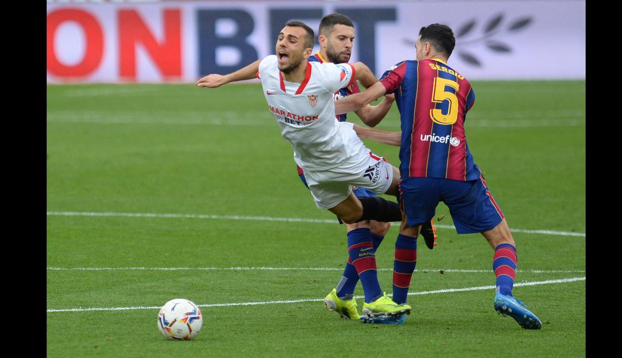 Sejumlah peluang yang Sevilla ciptakan ternyata tak mampu menjebol lini pertahanan Barcelona. (Foto: AFP/Cristina Quicler)