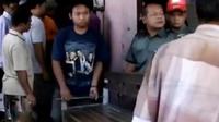 Eksekusi rumah berlangsung ricuh di Solo, Jawa Tengah hingga tak tahu prosedur adopsi, pasangan suami istri diduga melakukan jual bayi.