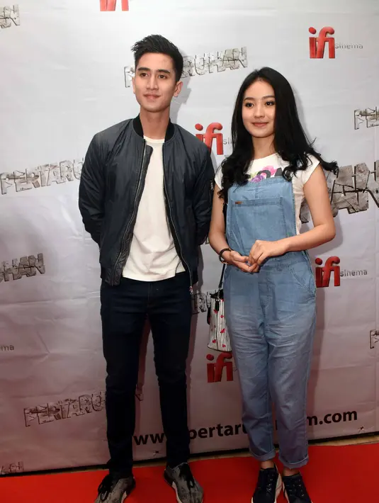 Tak puas dengan jawaban itu, sang host pun kembali bertanya kepada Verrell. "Suka sayang, atau biasa aja?" tanya sang pembawa acara. "Yang pasti saya peduli dengan Wilona," jawab Verrel Bramasta. (Nurwahyunan/Bintang.com)