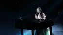 Selain berlatar belakang sebagai penyanyi opera dengan suara lembut, keahlian wanita berusia 22 tahun ini dalam memainkan piano seakan membuat musikalitasnya lebih mumpuni. (Galih W. Satria/Bintang.com)