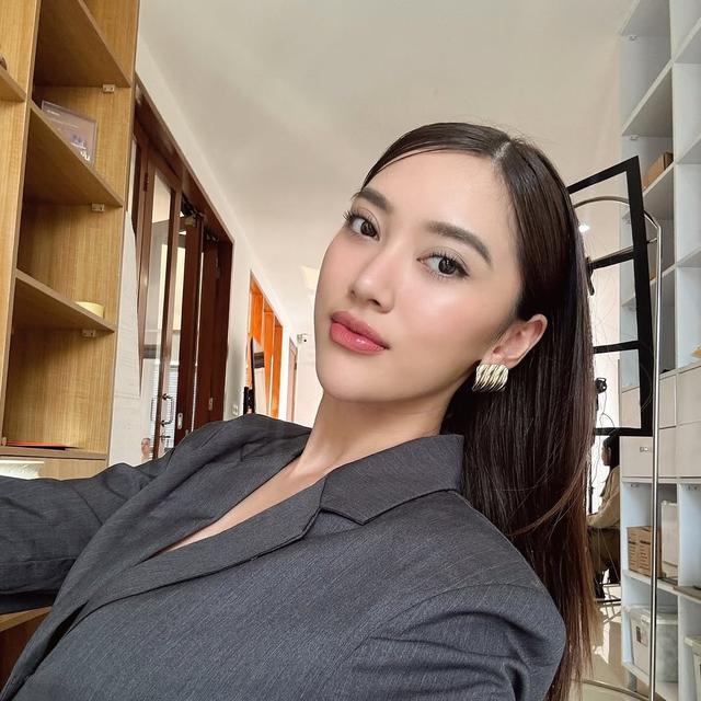 6 Potret Dindra Nashriyah Pernah Dijodohkan dengan Al Ghazali, Nonton Timnas Bareng Alyssa