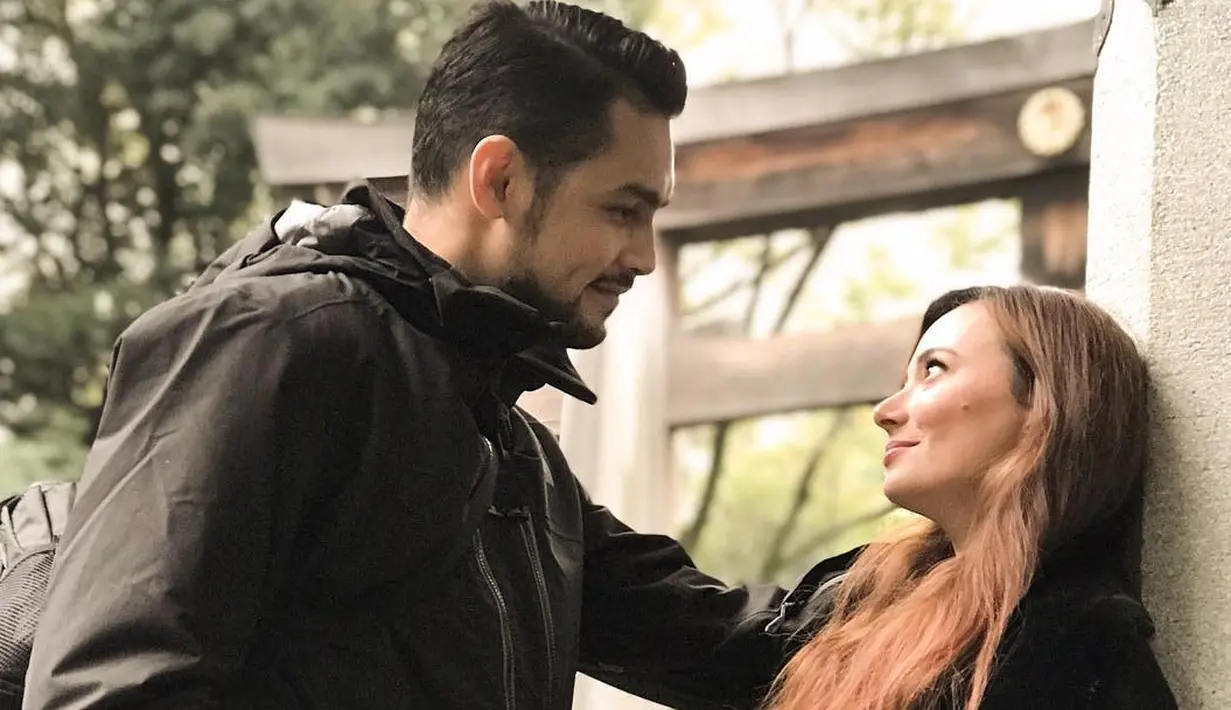 Bulan Maret menjadi bulan yang sangat dikenang oleh artis cantik Asmirandah dan Jonas Rivanno. Pasalnya, bulan tersebut menjadi hari bersejarah keduanya saat benih cinta mulai tumbuh. (Instagram/asmirandah89)