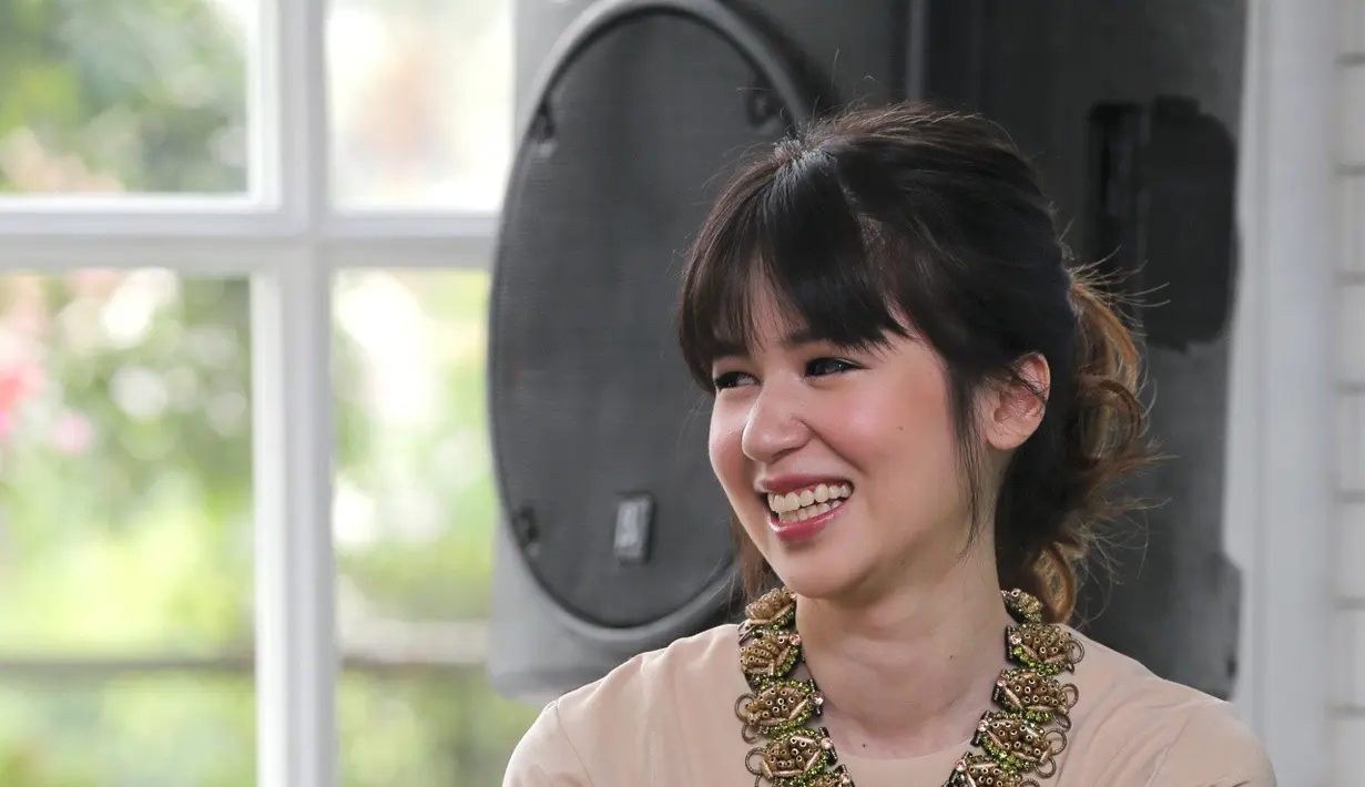 Pemeran film Love and Faith itu memiliki alasan sendiri tidak menggunakan jasa pengasuh. Pemeran Pendukung Wanita Terbaik di Indonesian Movie Awards 2015 itu merasa masih mampu mengurus anaknya. Bahkan, bergantian dengan suami. (Adrian Putra/Bintang.com)