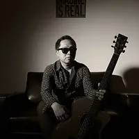 “Saya pengen orang Indonesia kenal lagu-lagu saya. Saya lahir di Indonesia. Saya masih warga negara indonesia. Awalnya hanya ingin mendistribusikan dan kalo liburan ke Indonesia pengen tampil di acara off air. “ ujar Sandhy. (Nurwahyunan/Bintang.com)