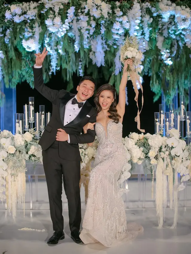 Parade Gaun Hian Tjen yang Dikenakan Titan Tyra di Hari Pernikahan, Bernuansa Elegan dan Glamor di Tepi Laut