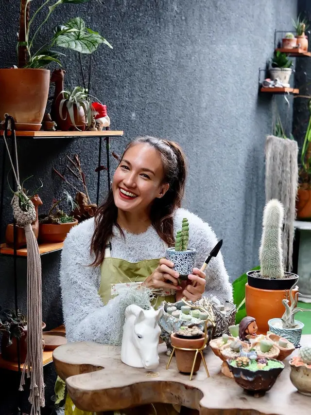 7 Potret Rumah Nadine Chandrawinata dan Dimas Anggara, Banyak Spot Instagramable
