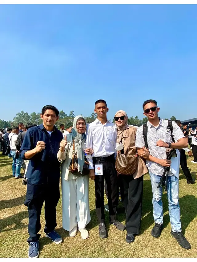 7 Potret Kebersamaan Ibnu Jamil dan Dhofin Maula, Bangga Sang Putra Lolos Akmil