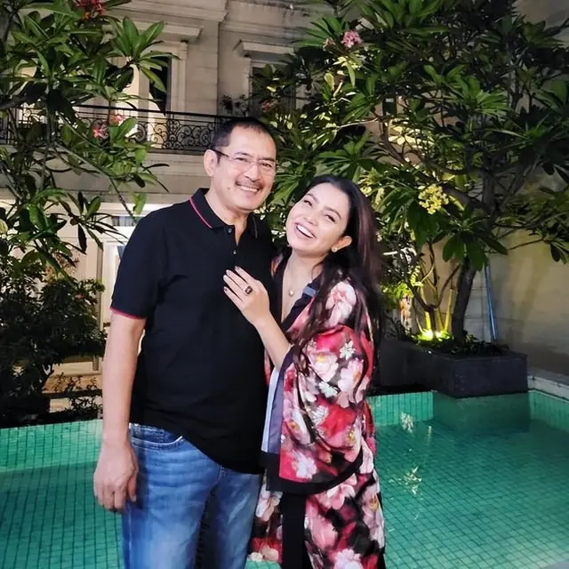 8 Potret Mayangsari dan Bambang Trihatmodjo dari Awal Pernikahan, Selalu Mesra