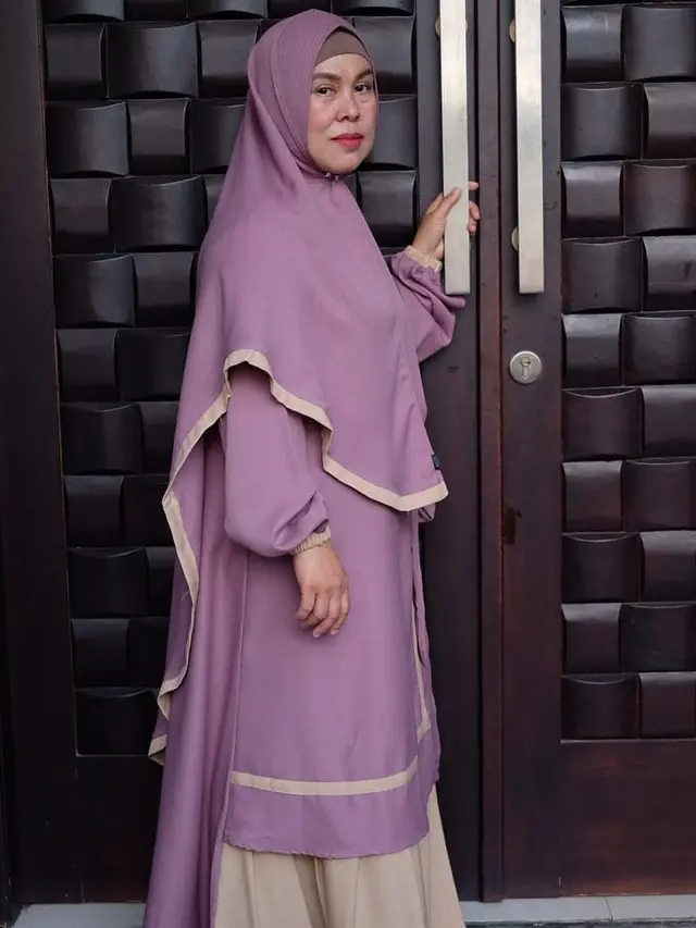 6 Potret Mama Redi, Ibunda Lesty Kejora yang Awet Muda