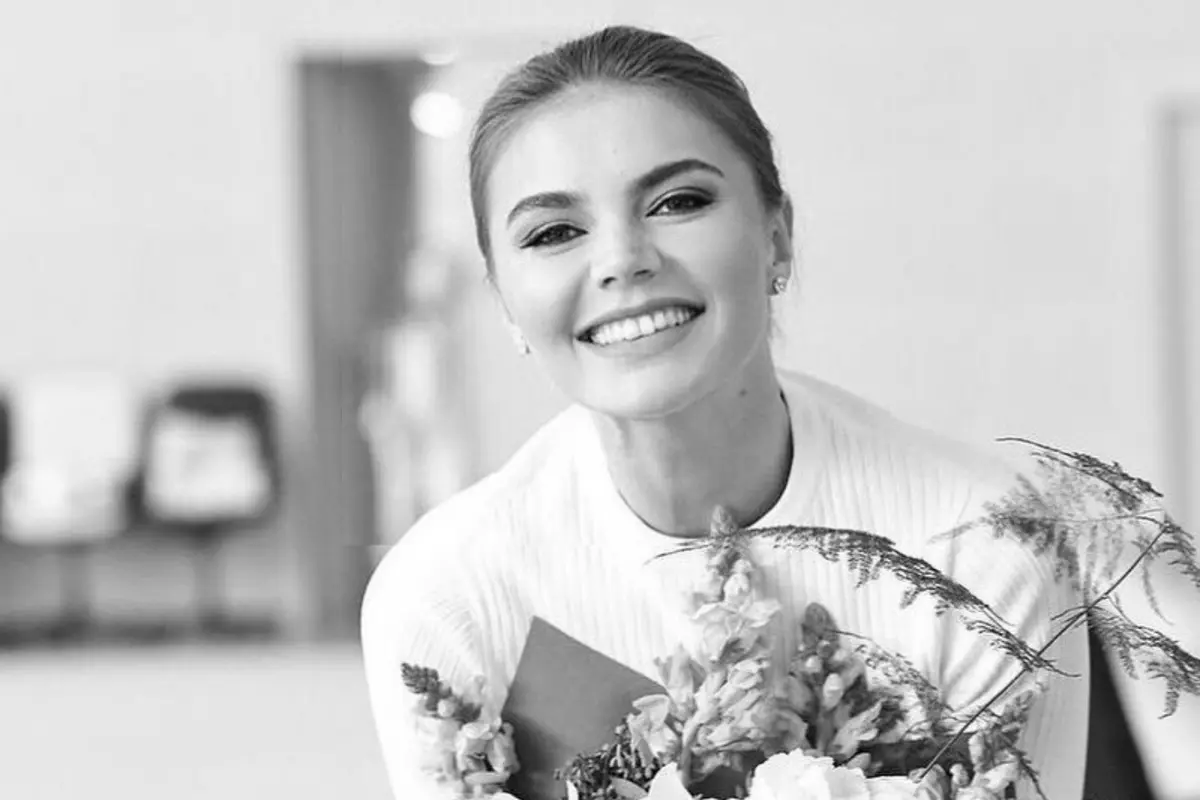 Alina Kabaeva, perempuan yang dikabarkan jadi pacar rahasia Vladimir Putin. (dok. Instagram @alinakabaeva.official/https://www.instagram.com/p/CQ6IN5qjmGd/)