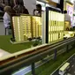 Maket plan tower apartemen yang terintegrasi dengan LRT pada pameran Indonesia Property Expo 2018 di JCC Jakarta, Senin (24/9). Perusahaan konstruksi BUMN ini menginvestasi Rp1,2 T untuk pembangunan LRT City Green Avenue. (Liputan6.com/Fery Pradolo)