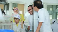 Menteri Ketenagakerjaan (Menaker) M Hanif Dhakiri meninjau Pabrik Sidomuncul di Ungaran, Kabupaten Semarang.