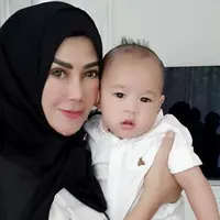 Amy Qanita dan Rafathar Malik Ahmaad (Instagram/@amy_r_qanita)