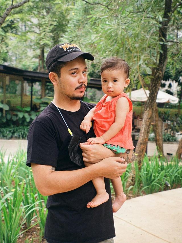 7 Potret Derby Romero saat Asuh Putrinya yang Makin Besar Ini Kompak Banget