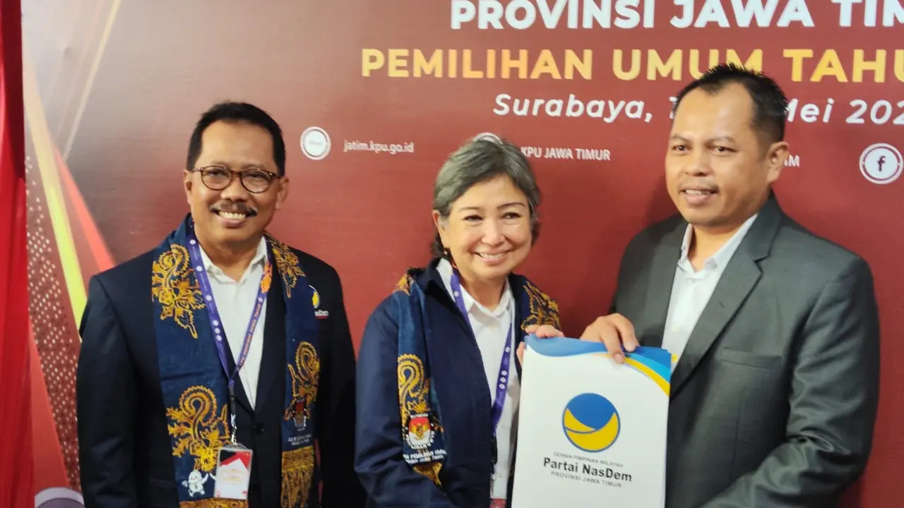 Nasdem mendaftarkan calegnya ke KPU Jatim. (Istimewa)