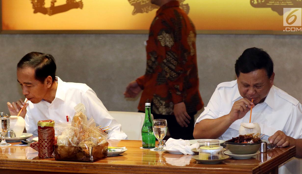 Foto Penuh Tawa