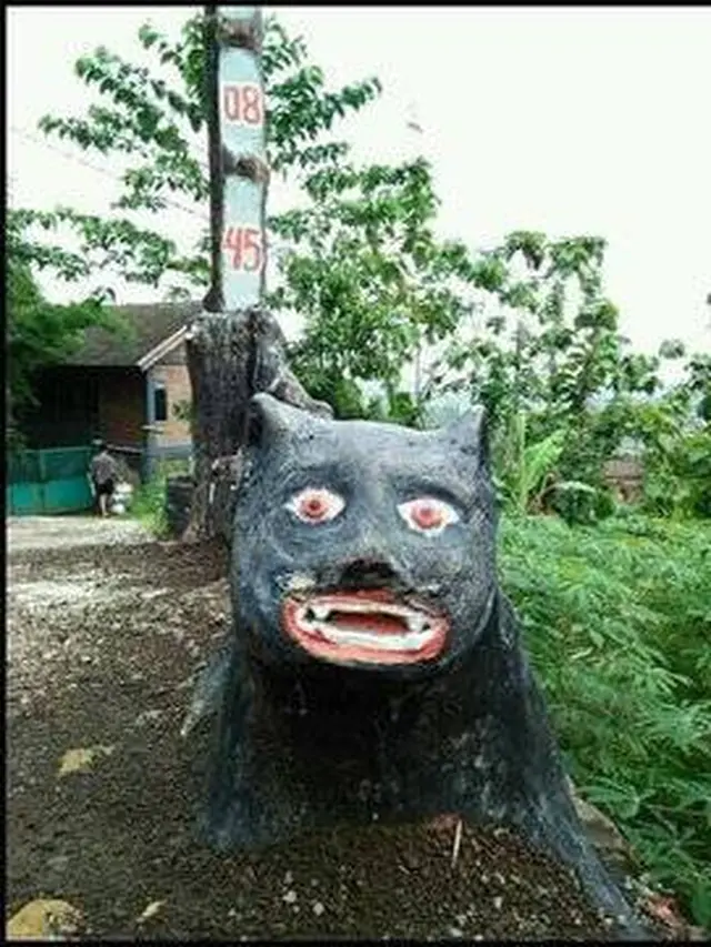 6 Patung Macan Dengan Mata Melotot Ini Bikin Ngakak