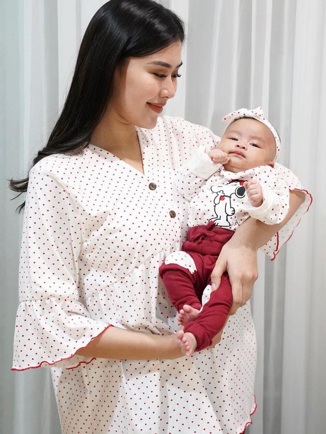 7 Gaya Zunaira, Putri Syahnaz Sadiqah Saat Pakai Bandana Hingga Hijab