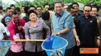 Citizen6, Pudak: Presiden SBY juga didampingi oleh Menteri Kelautan dan Perikanan Republik Indonesia Sharif C. Sutardjo dan Gubernur Jambi Hasan Basri Agus. (Pengirim: Efrimal bahri)
